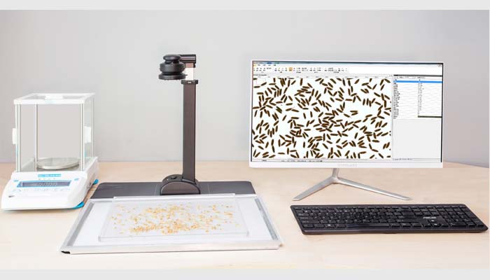 SC-G型全自動(dòng)種子考種及千粒重分析儀系統(tǒng)，考種儀，自動(dòng)考種儀，自動(dòng)考種分析儀。是根據(jù)圖像識(shí)別原理來(lái)實(shí)現(xiàn)自動(dòng)分析的。其圖像的成像方式有2種可選（高速掃描或500萬(wàn)像素拍照），目標(biāo)照明模式可在背光和普通日光之間切換。可用于各類農(nóng)作物實(shí)粒種子的精確考種、各類糧庫(kù)的蟲口計(jì)數(shù)分析，以及發(fā)芽率、均勻度分析，可兼做表面光滑的昆蟲計(jì)數(shù)或蟲卵計(jì)數(shù)（如：米象、蚜蟲、蠶卵、魚籽等），以及被當(dāng)作種子凈度工作臺(tái)用于種子凈度檢驗(yàn)。內(nèi)置支持網(wǎng)上在線升級(jí)的模塊。